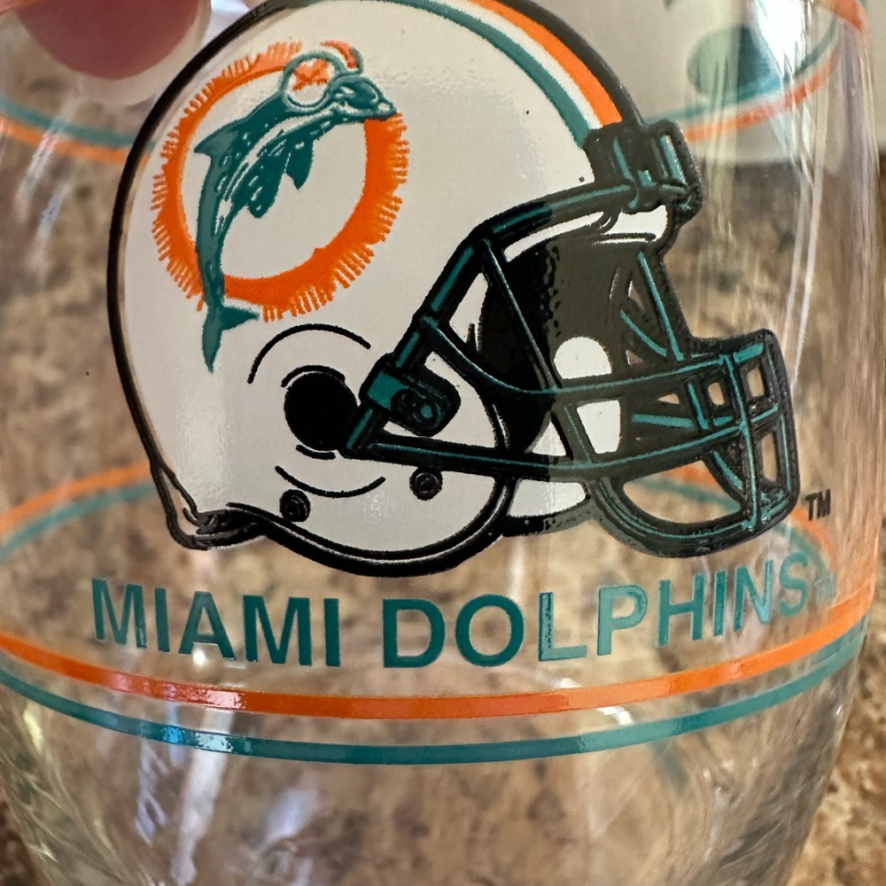 Vintage 1986 Miami Dolphins Football Helmet Mug w/2 Miami Dolphin drink glasses - Picture 4 of 6
